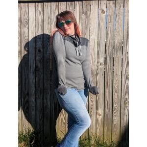 Eddie Bauer | Monochrome striped L Gray Cowl Sweater